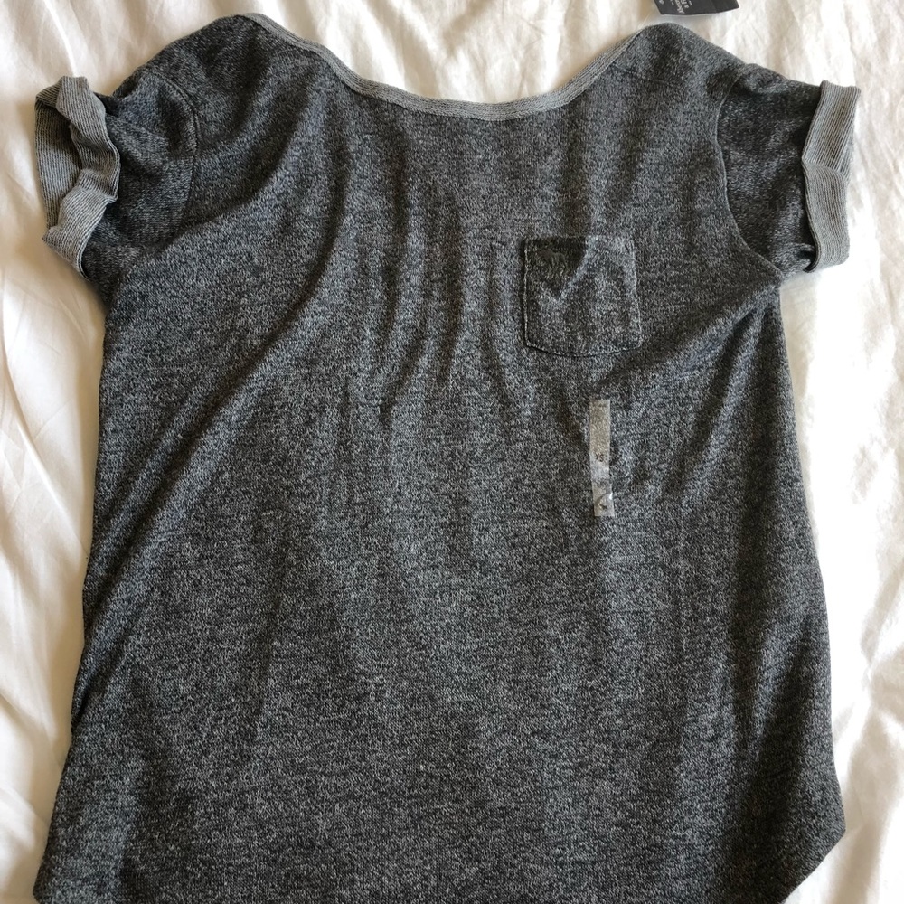 Casual tee with a pocket